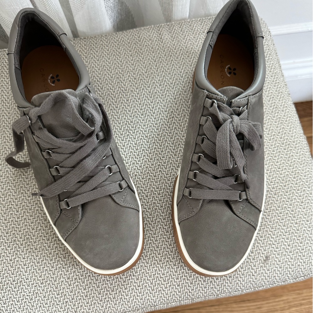 Brand new Caslon lace up lifestyle sneaker size 9